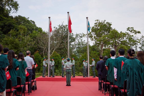 香港大學舉行升旗儀式慶祝中華人民共和國成立七十四周年